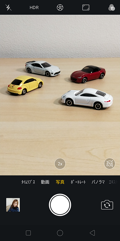 デジタル2倍ズームのファインダー画面。［2x］をロングタップすると、さらにズームすることが可能