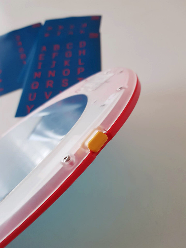 ブギーボードの最大の特徴である「ボタン一発で全消去」も健在だ