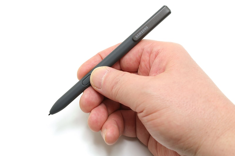 サムスンのWindows 10 2in1タブレットPC「Galaxy Book 12.0」。これもSペン対応で、ペンによる操作、入力、描画が可能です。