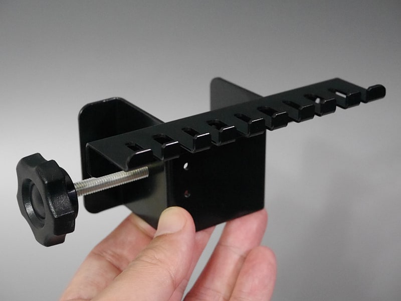 垂直にした場合は、ホルダーパーツを上辺ぎりぎりに取り付けることもできる