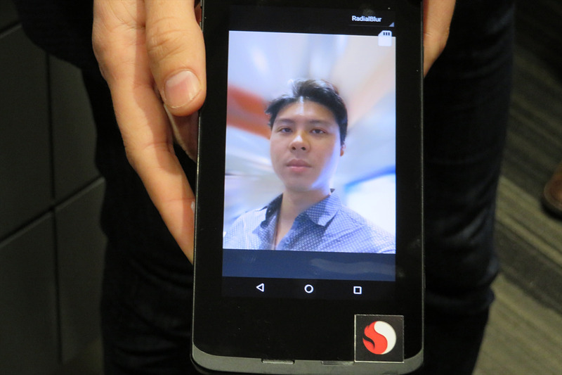 1つのインカメラで人物を認識し、背景にエフェクトをかける