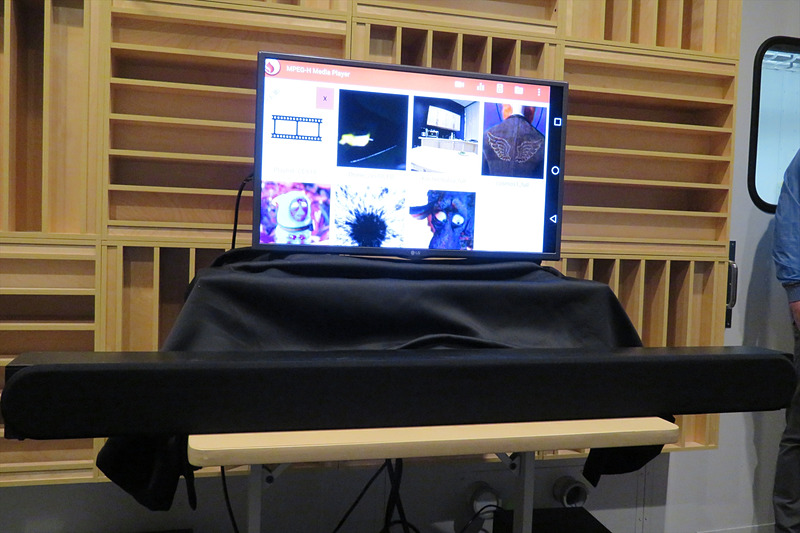 1本のサウンドバーだけでサラウンド感を表現