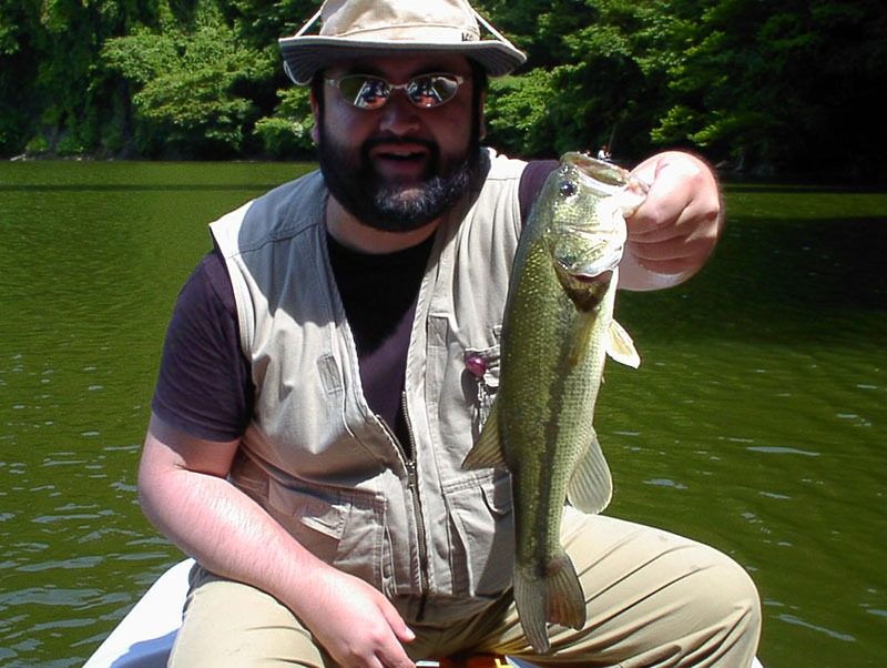 2000年の釣行の記念写真です。左から、2000年4月6日、2000年5月19日、2000年6月2日。それぞれ、月齢1.4（ほぼ新月）、月齢14.9（満月）、月齢28.9（新月）です。どの日もよく釣れたという記憶があります。