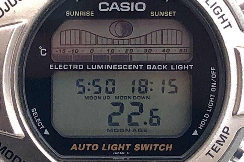 2000年の釣行で使っていたカシオ「プロトレック PRT-111」。1996年頃に発売されたマリン用途向け腕時計ですが、ミョーに高機能で月齢や潮の干満がわかるほか、日の出・日の入り・月の出・月の入りの時刻までわかります。チタンボディで、ゴリゴリと使いましたが、現在でもけっこうキレイ。