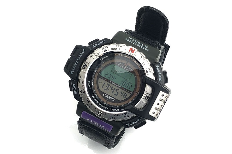カシオの「プロトレック PRT-40」。気圧計、温度計、方位計を搭載したトリプルセンサーの腕時計です。2時間おきに気圧を自動計測し、過去26時間分の気圧傾向をグラフ表示可能。気圧変化を一目で見られるのは「釣り人向け」ですね～♪