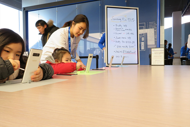 子供向けのコーナーではGalaxy Note8で塗り絵が楽しめる