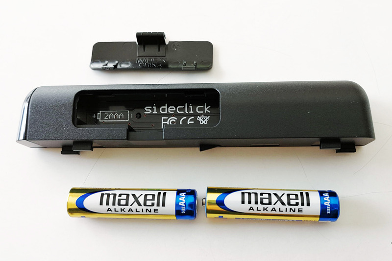 まずは付属している単4乾電池2個をセットする