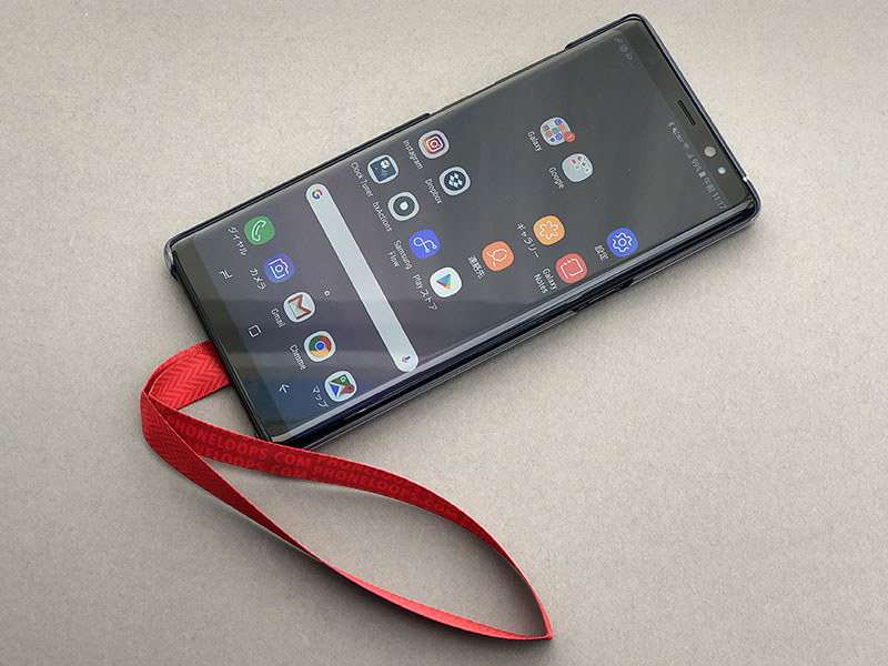 完成状態。テープ状ですが、違和感なくスマートフォンストラップとして使えます。