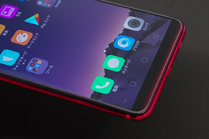 画面保護フィルムが貼られた状態で出荷される