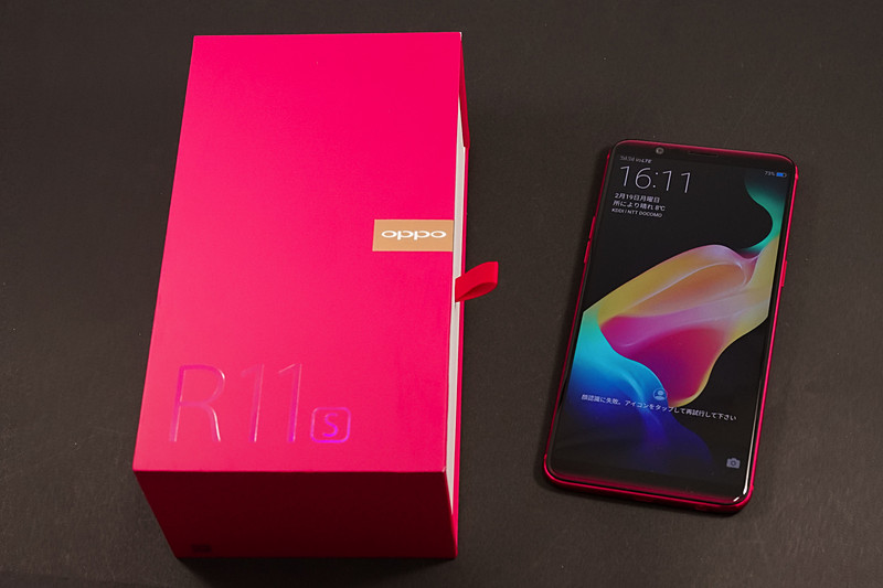 DSDSをサポート（LTE+3G）。nanoSIMスロットのうち1つはmicroSDスロットと兼用