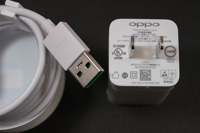 独自規格の急速充電「VOOX」をサポート（最大5V/4A）