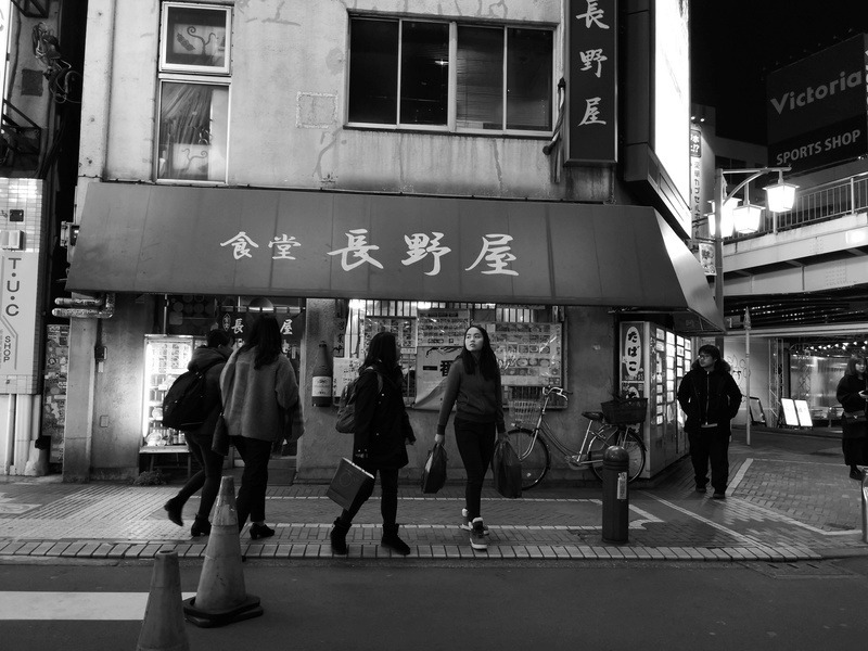 夜間撮影に非常に強いMate 10 Pro。露出は肉眼に近い印象。色が失われてもノスタルジックな雰囲気は残った