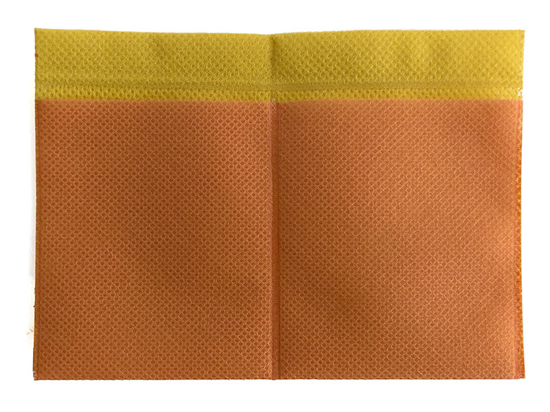 不織布とシーラーでつくったカードケース。超軽量・極薄のケースをつくることができます。縫う手間もありませんので、非常に手軽につくれるのもメリットです。