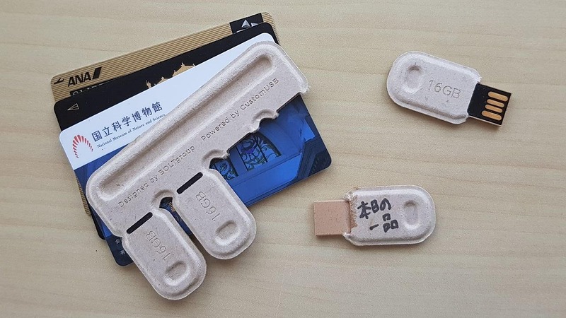 コンテンツ名や渡す相手の氏名を書いて渡せるUSBメモリーはレアだろう