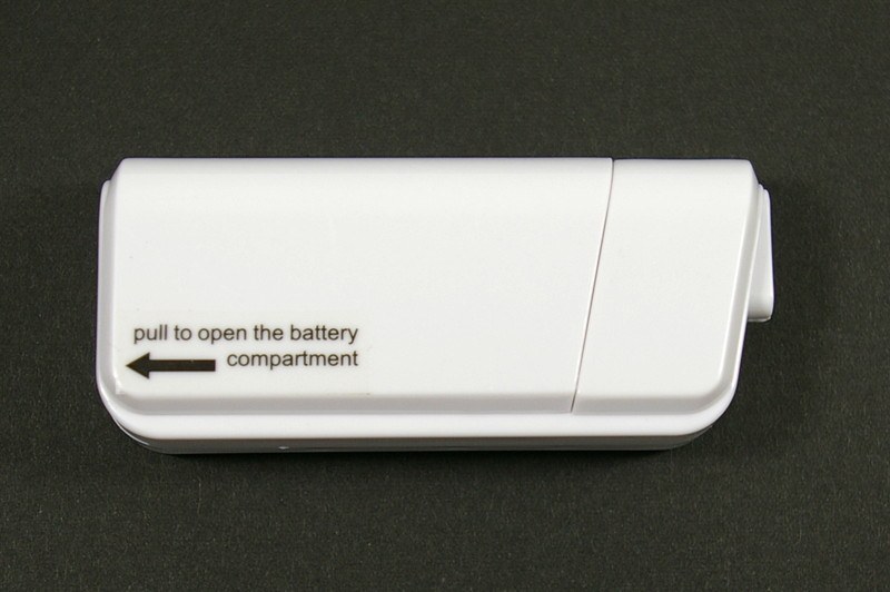 充電ケーブルと電池は付属しない