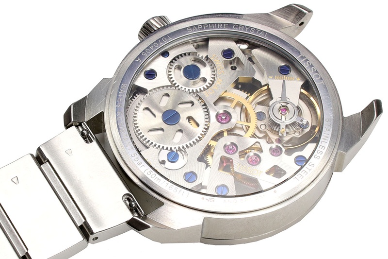 レバーピンをつまんでホールドしたまま腕時計ヘッドに挿し、レバーピンを離して少し動かせば、ピンがヘッドにカチンと固定されます。外す時はレバーピンをつまんでホールドし、そのままバンドを引き抜くだけ。一部の腕時計では従来からある方式だそうですが、「時計バンドは全部この方式にしてほしい！」と思うほど便利です。