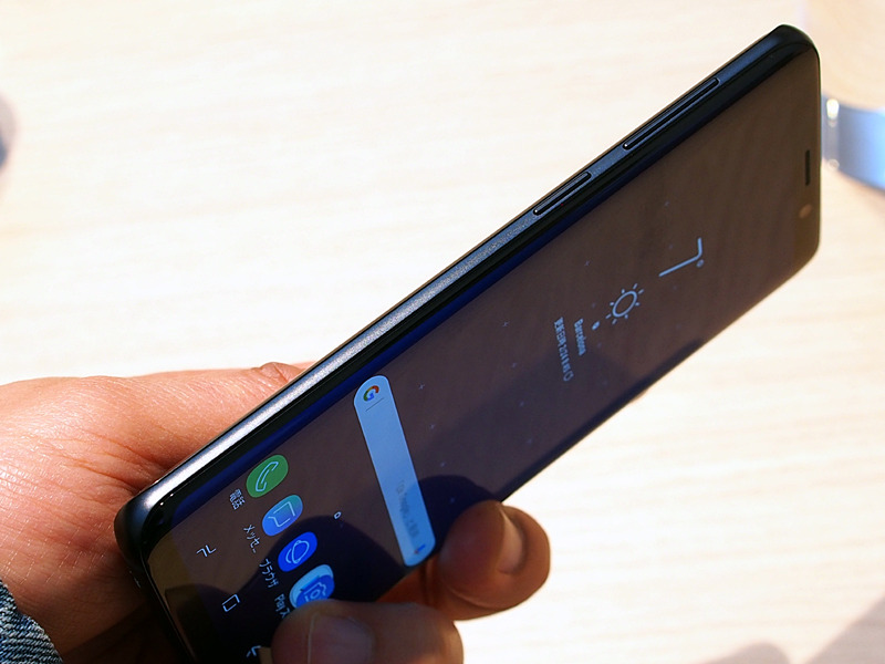 Galaxy S9の外観。S9+よりコンパクトで、手にしっかりフィットする