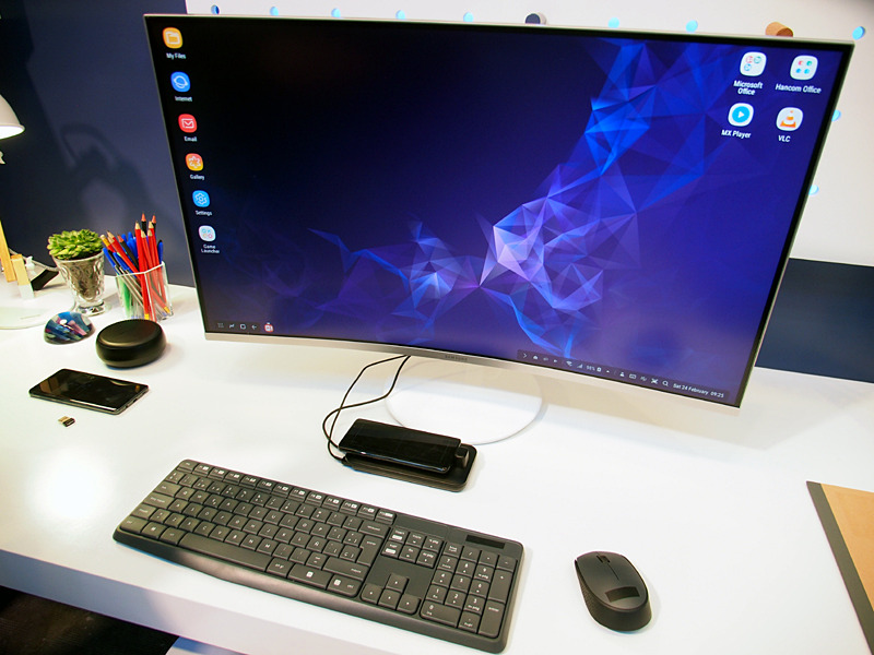 Galaxyをキーボード、タッチパッド代わりに使えるDeX Pad