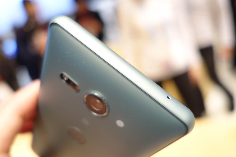 Xperia XZ2 Compactの上端