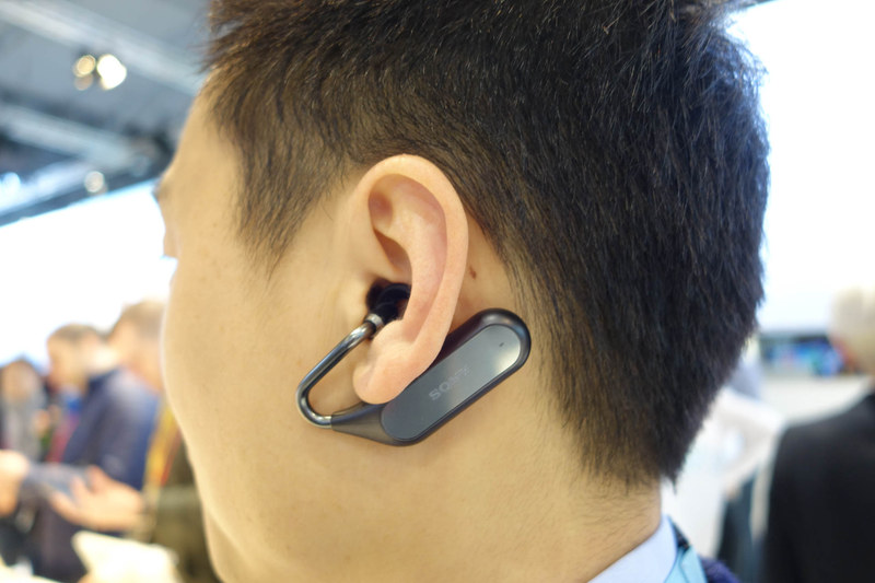 少し後ろから見たときにやや目立つが、耳たぶの形状にもよる