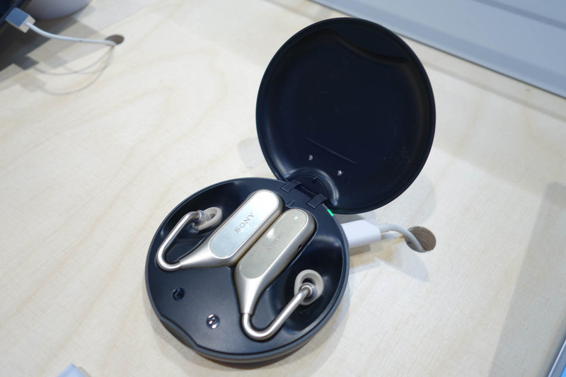 付属の充電ケース