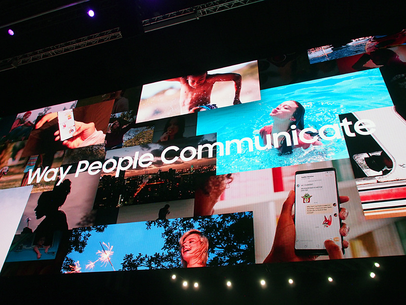 写真や動画、絵文字がコミュニケーションの方法を変えていったと語られた