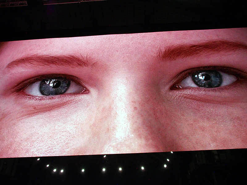 人間の目のように、明るさに応じて絞りを変えるという