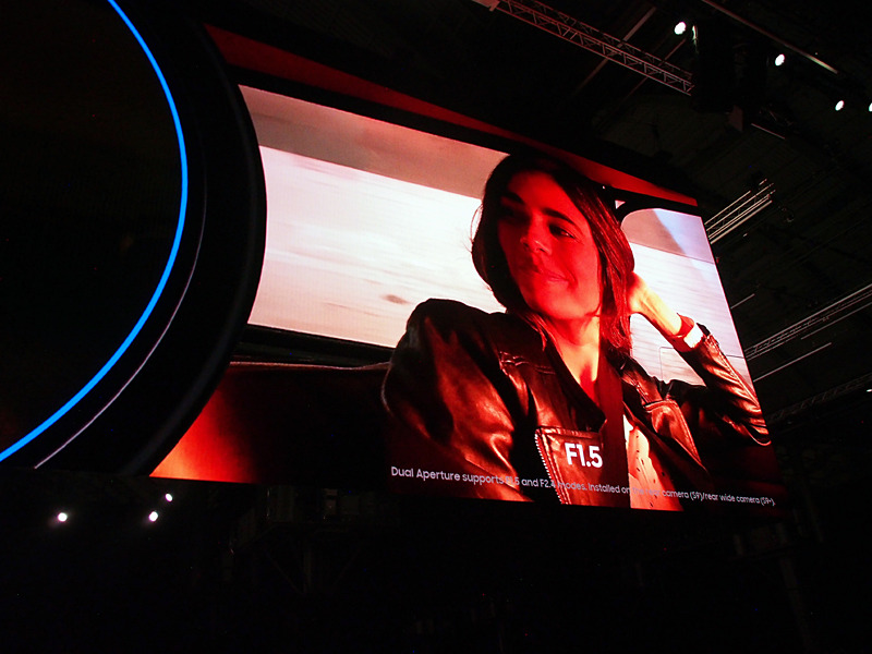 人間の目のように、明るさに応じて絞りを変えるという