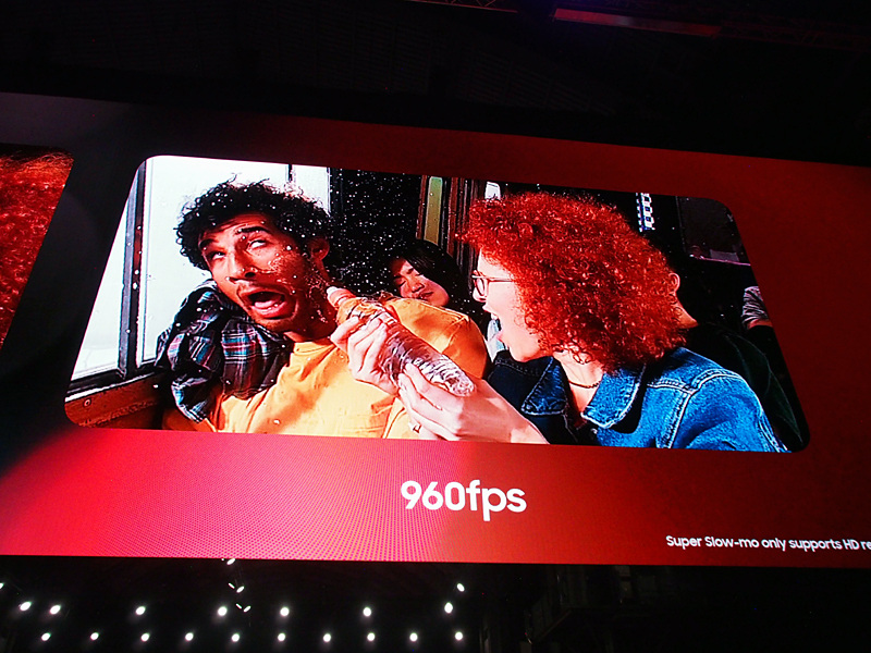 960fpsのスーパースローモーション機能も披露