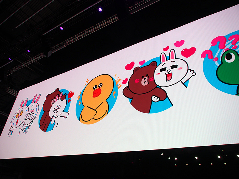 AR Emojiを紹介したウィリス氏は、スタンプだと十分な個性を出せないと主張