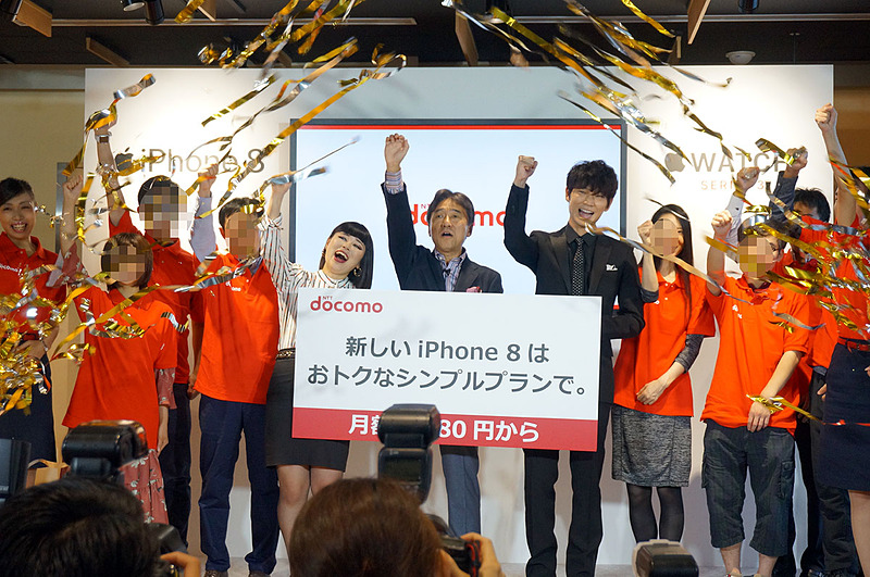 例年iPhoneの発売日には3キャリアが発売記念イベントを実施している<br>（写真は2017年のiPhone 8/8 Plus発売時のもの）