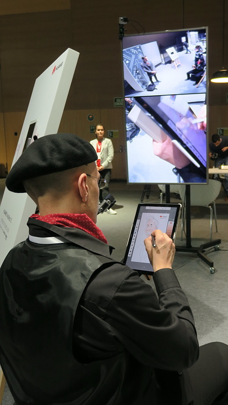4096段階の筆圧を検知可能な「M-Pen」で描くデモ