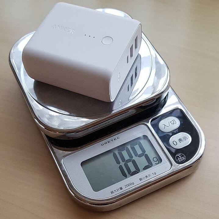 5000mAhクラスのキチンと考えられた商品ならこのくらいの重量は普通だ