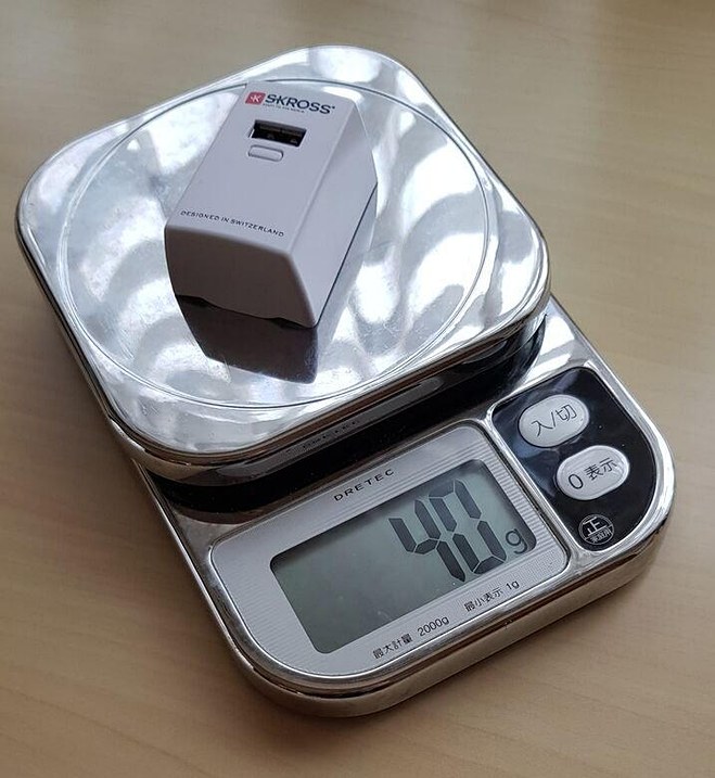 4分の1クラスの1200mAhなら、携帯重量も4分の1クラスに減量できる