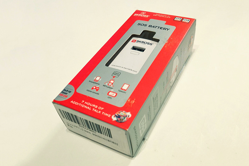 容量は1200Ah、パススルー機能でケーブル接続したスマホにも同時に充電できる