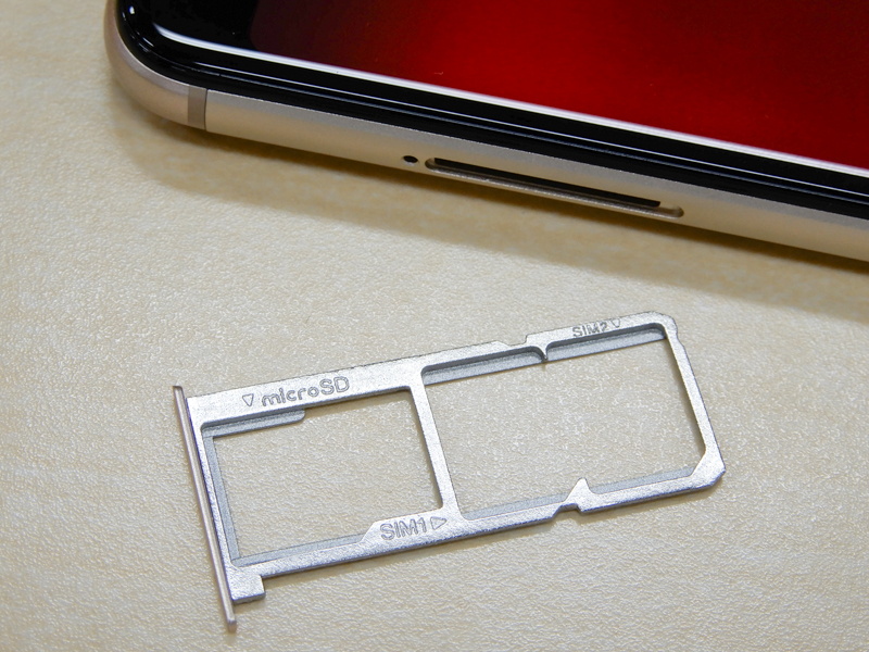 SIMカードを2枚装着しても、microSDカードを利用可能。ファイルサイズが大きいハイレゾ音源もたくさん持ち運べる