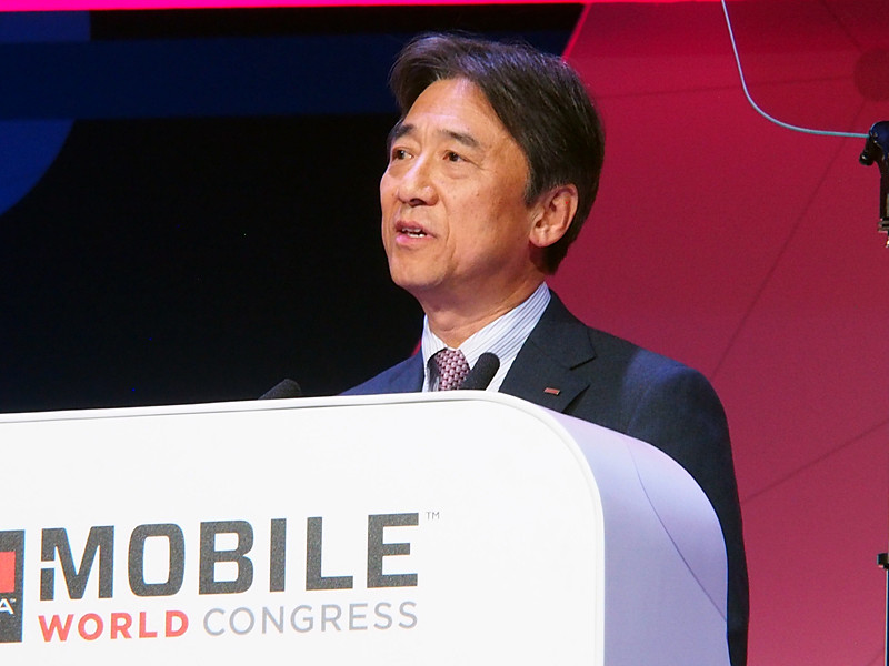 MWCのオープニングキーノートに登壇した、ドコモの吉澤社長