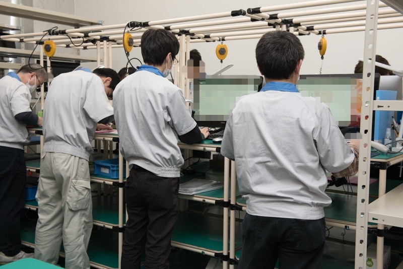 「ASUS Store Akasaka」バックヤードの修理設備の様子