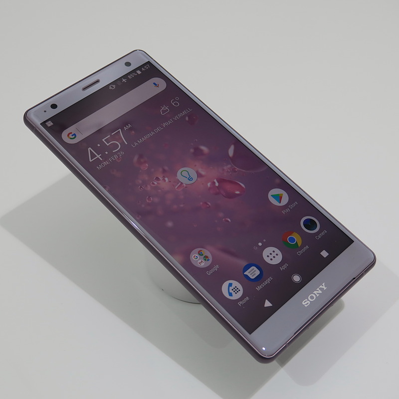 Xperia XZ2は縦横比18:9の5.7インチのディスプレイを搭載。