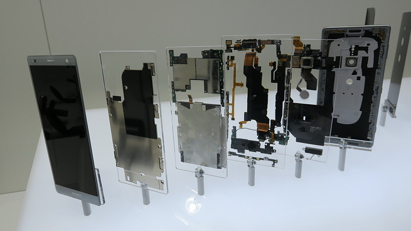 Xperia XZ2の前面部分の分解パーツ