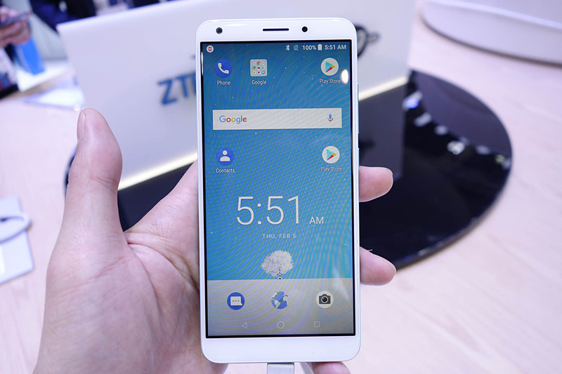 ZTE Blade V9 VITA。価格は179ユーロ（約2.4万円）から。買いやすい価格帯でウルトラワイドディスプレイ・デュアルカメラを備える