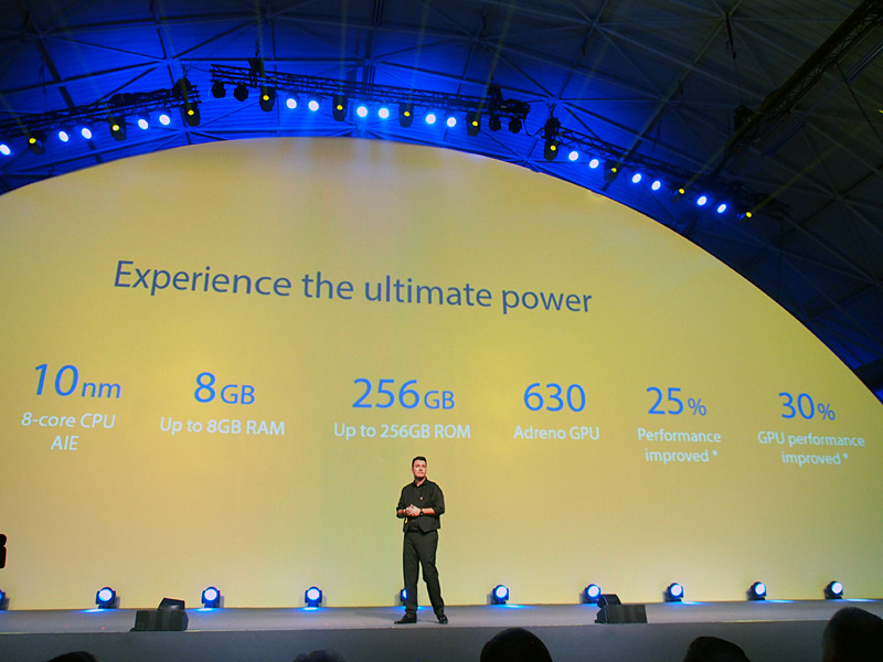 スペック強化版のZenFone 5Zも用意