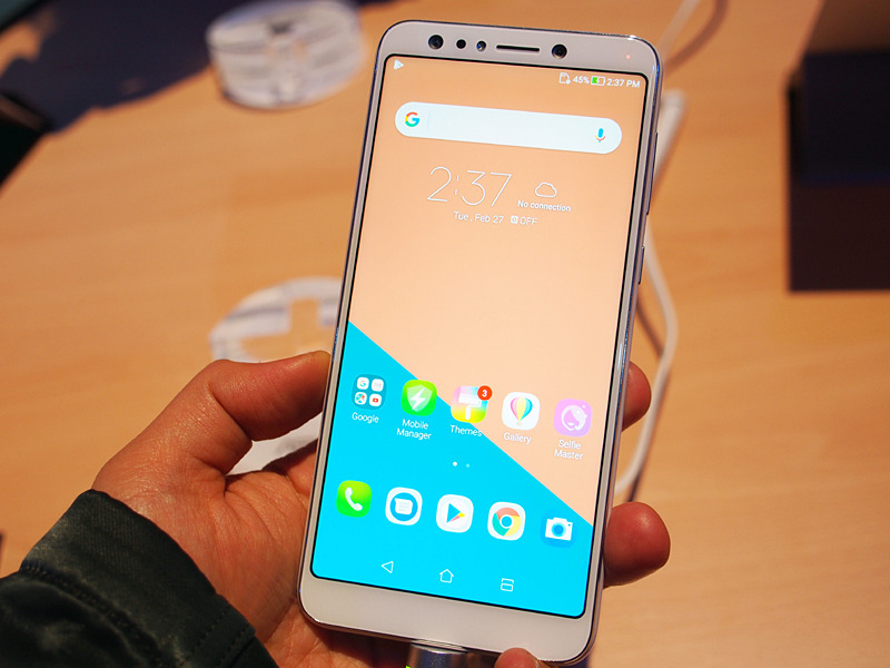 イン、アウト両方がデュアルカメラのZenFone 5 Lite