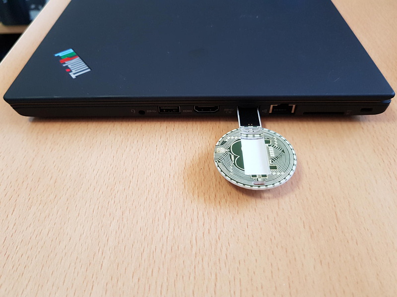 筆者のThinkPadのUSBプラグの向きではネタばれしてしまって残念だ