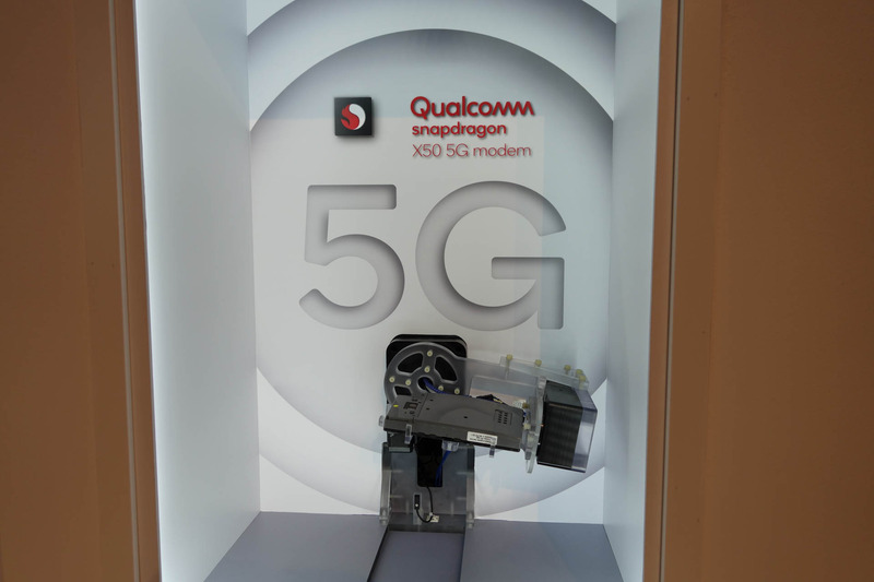 ミリ波の5Gのデモ。端末が回転するようになっている