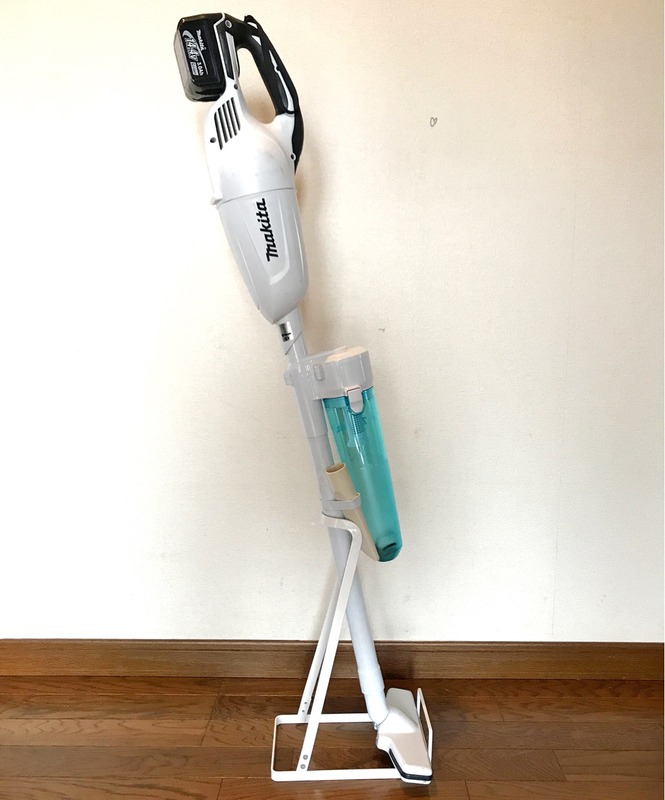 マキタの充電式掃除機を立ててみたようす