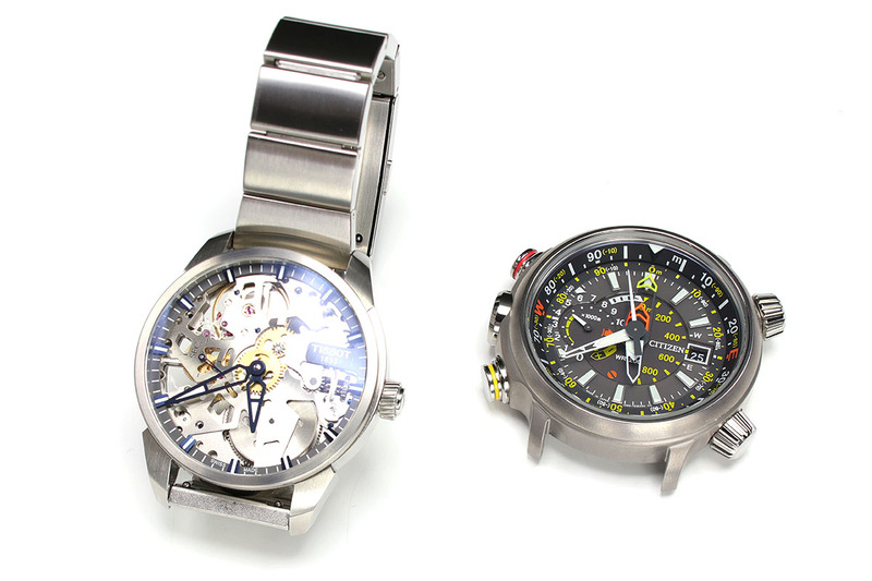 wena wrist proなどのwenaシリーズの特徴のひとつとして、ヘッドを手軽に交換できることがあります。wena wrist proからヘッドを外すのに十数秒、別のヘッドをwena wrist proに装着するのに数十秒程度かかる感じ。慣れれば1分程度でヘッド交換できます。
