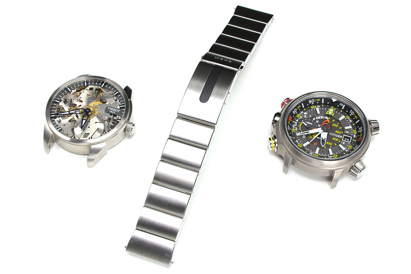 wena wrist proなどのwenaシリーズの特徴のひとつとして、ヘッドを手軽に交換できることがあります。wena wrist proからヘッドを外すのに十数秒、別のヘッドをwena wrist proに装着するのに数十秒程度かかる感じ。慣れれば1分程度でヘッド交換できます。