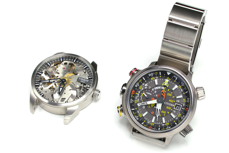 wena wrist proなどのwenaシリーズの特徴のひとつとして、ヘッドを手軽に交換できることがあります。wena wrist proからヘッドを外すのに十数秒、別のヘッドをwena wrist proに装着するのに数十秒程度かかる感じ。慣れれば1分程度でヘッド交換できます。