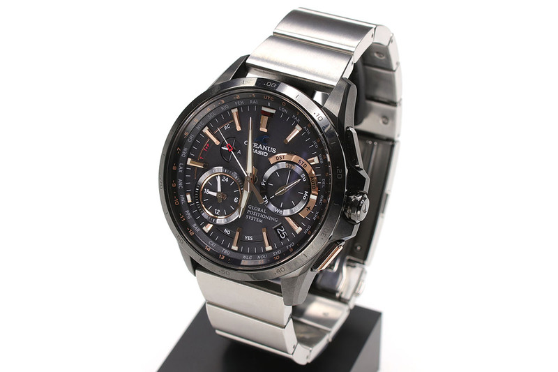 左はカシオのフルメタルGPSハイブリッド電波ソーラー腕時計「OCEANUS OCW-G1000B-1A2JF」（<a href="https://k-tai.watch.impress.co.jp/docs/column/stapa/703115.html#contents-section-2" class="strong bn" target="_blank">レビュー記事</a>）。右はカシオの「プロトレック PRW-2500-1JF」（<a href="https://casio.jp/wat/watch_detail/PRW-2500-1/" class="strong bn" target="_blank">公式ページ</a>）。バンド色がいまひとつマッチしていない感じですが、腕に着けてしまえばあまり違和感はありません。プロトレックのほうは、構造上、wena wrist proの装着感が少し緩めで若干のガタつきがあります。